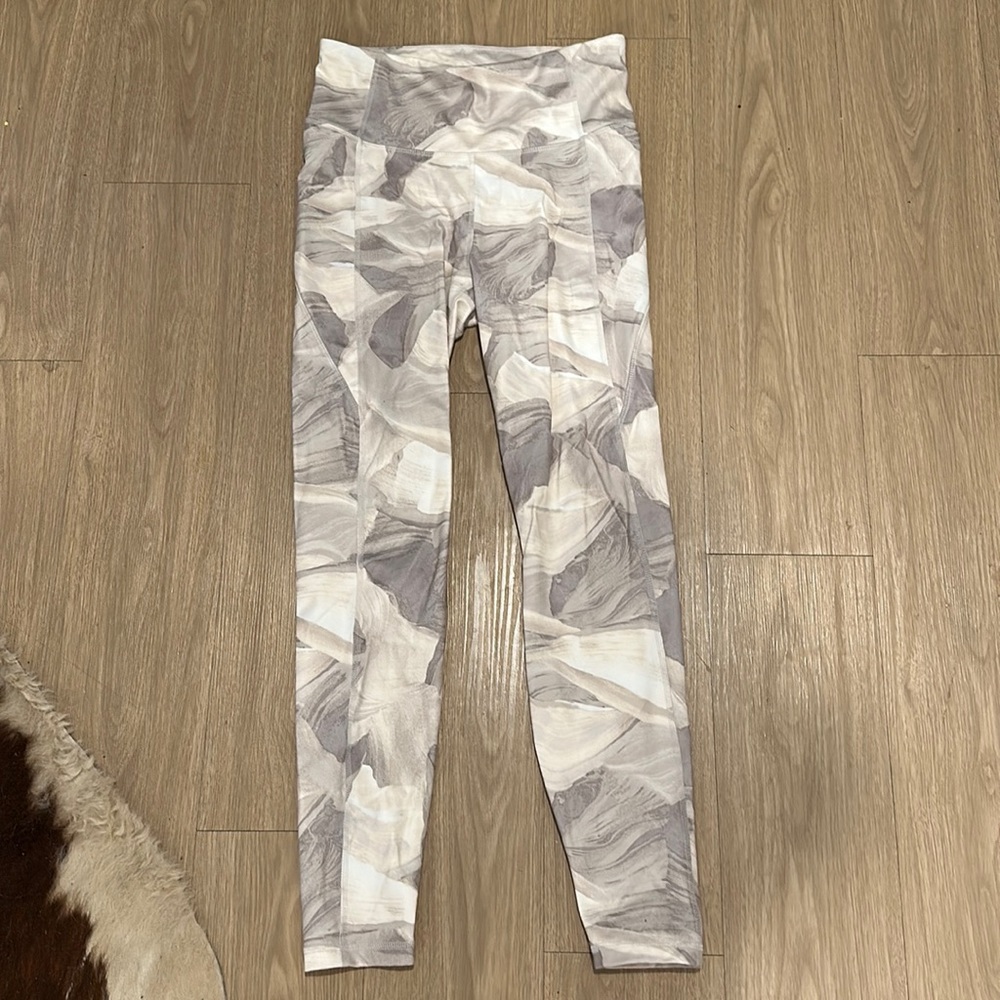 ALL IN MOTION FLORAL LEGGINGS SIZE SMALL
